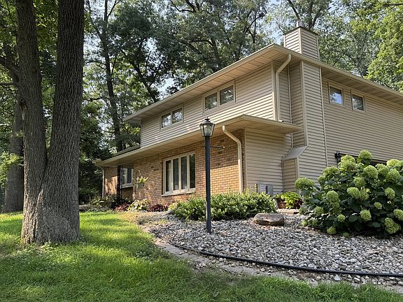 3rd image of 3309 Valley Dr