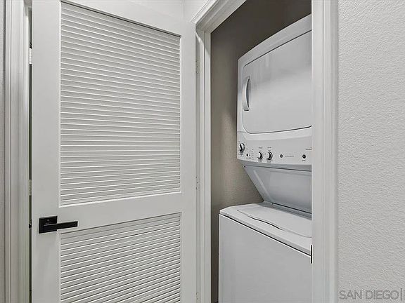 3rd image of 222 Calle Del Sol #222
