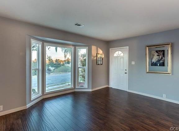5th image of 881 Mission Dr