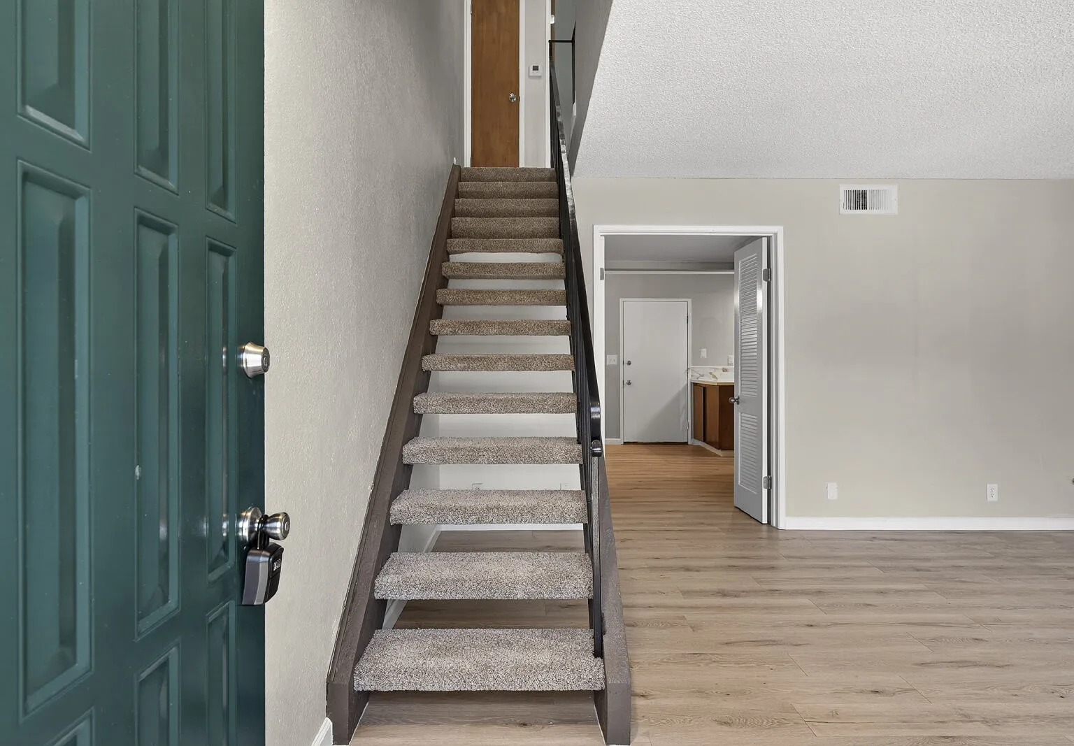 2 bed, 2.5 bath, 1300 sqft, $3,750 — Photo 4