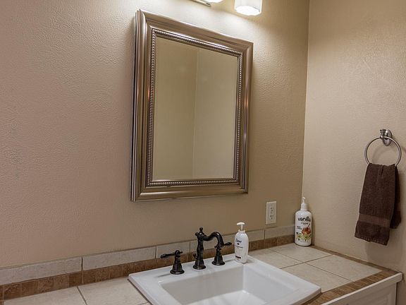 5th image of 1223 E Winter Dr