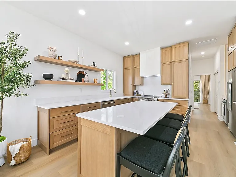 150 S Straughan Ave — Photo 6