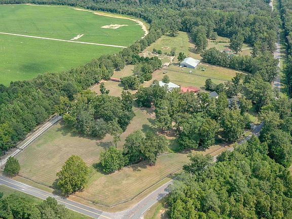 2nd image of 831 Jennys Rd