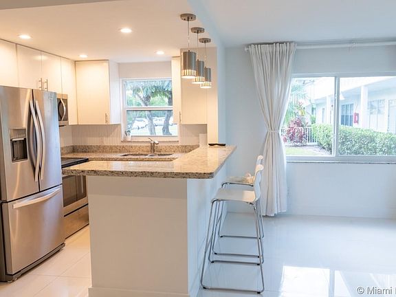 3rd image of 269 Newport Ct #269-R