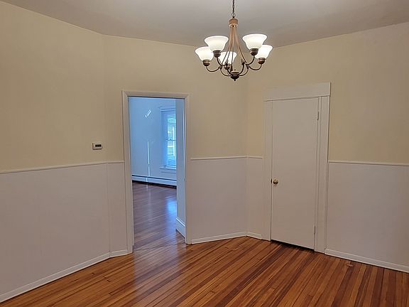 4th image of 768 Derby Ave Floor 1