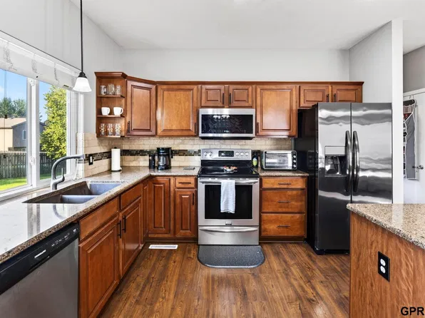 18211 Edna St, Omaha, NE 68136