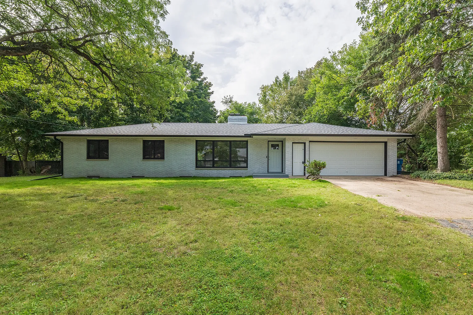 2820 Asbury Ave photo 1