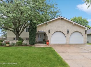 500 S Brookshore Dr, Shorewood, IL 60404