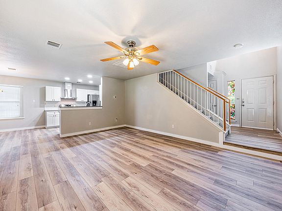 3rd image of 1112 Doras Dr