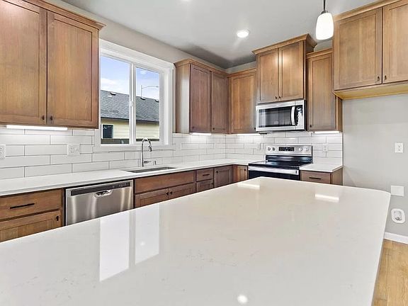 4th image of 8152 Gardner St