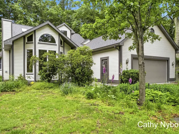 13462 Lakeshore Dr, Grand Haven, MI 49417