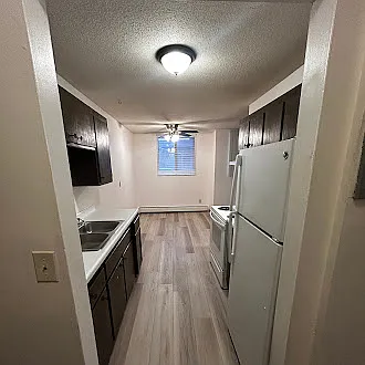 Hazelwood Apartments — Photo 15