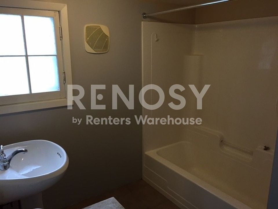 1st image of 305 1st Ave S APT 1