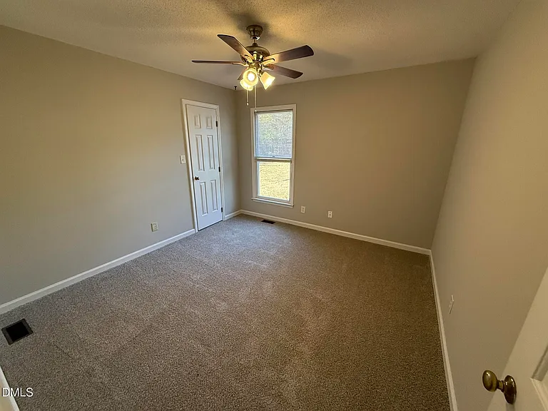 405 Avent Cir — Photo 18