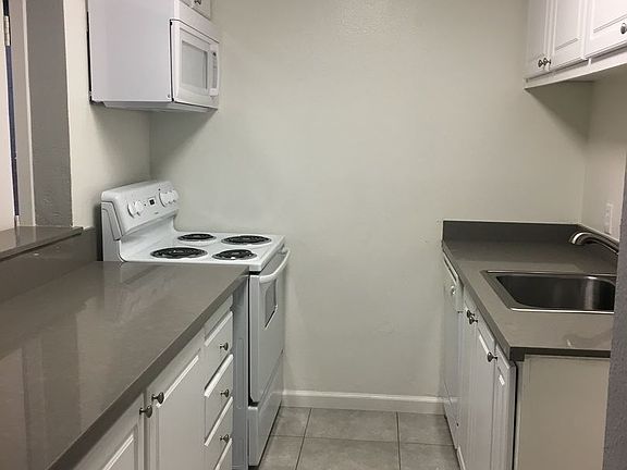 2nd image of 616 25th St APT 05