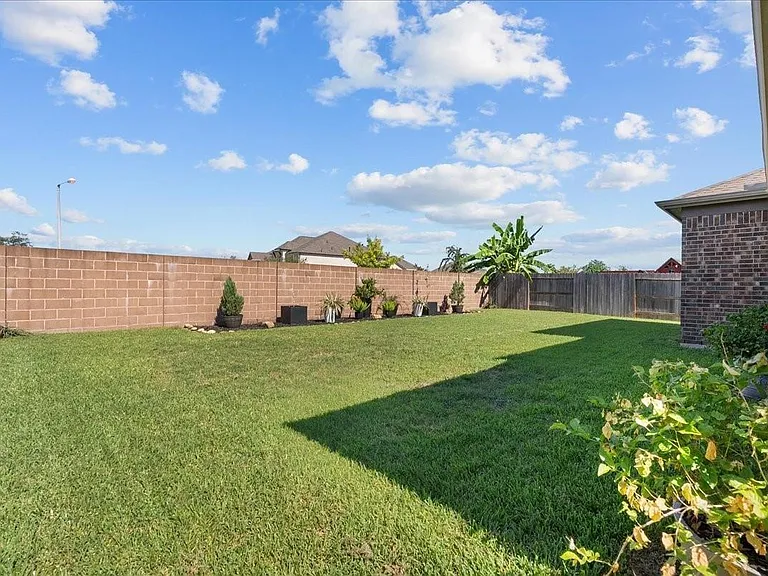 2417 Lake Mist Dr — Photo 46