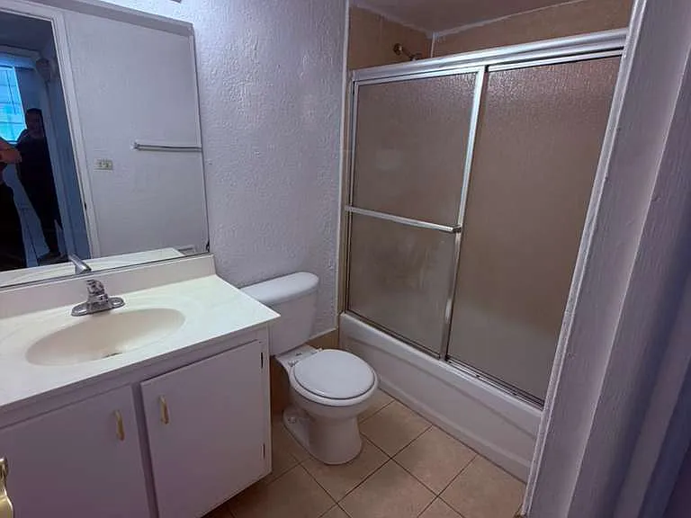 4550 NW 9th St #911E — Photo 5