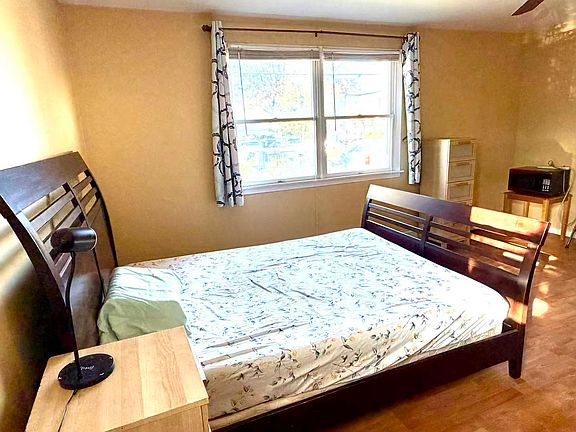 2nd image of 1971 Jackson Ave #1