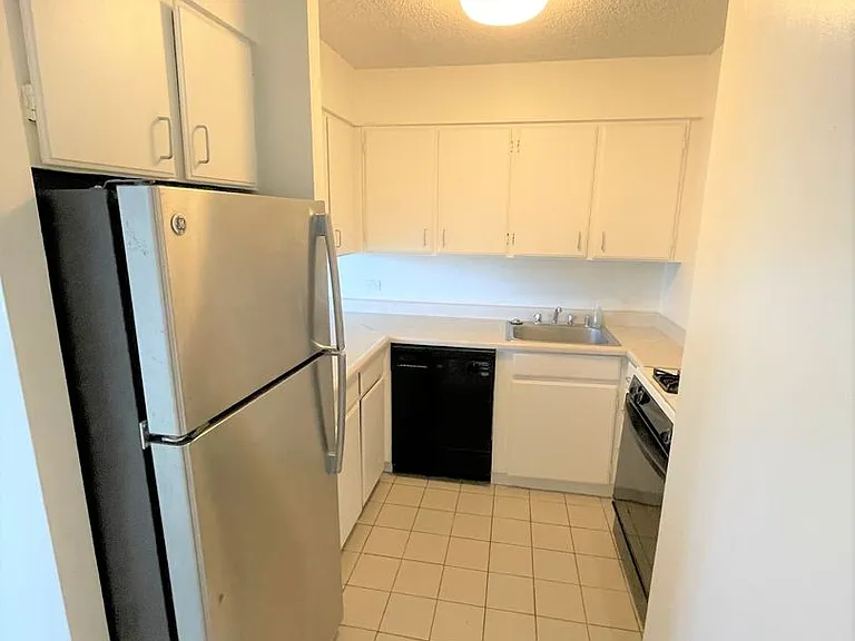1571 Piikoi St #803 — Photo 3
