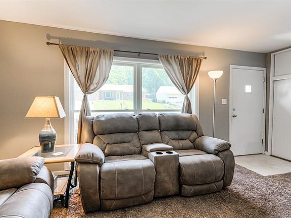 4th image of 812 N 80th Pl