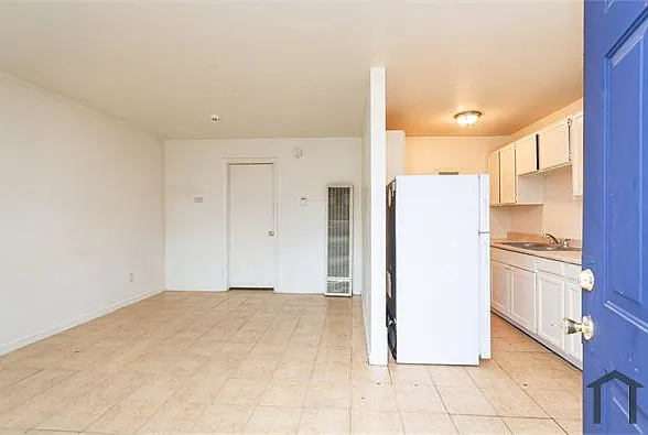 2562 Traction Ave #6 — Photo 11