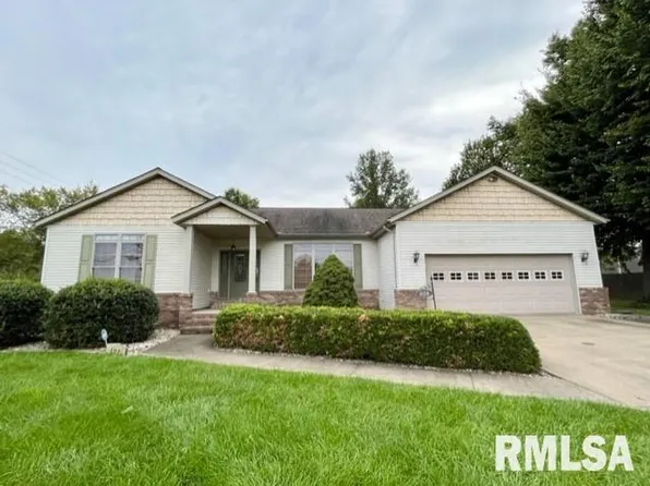 404 E Clark Trl, Herrin, IL 62948