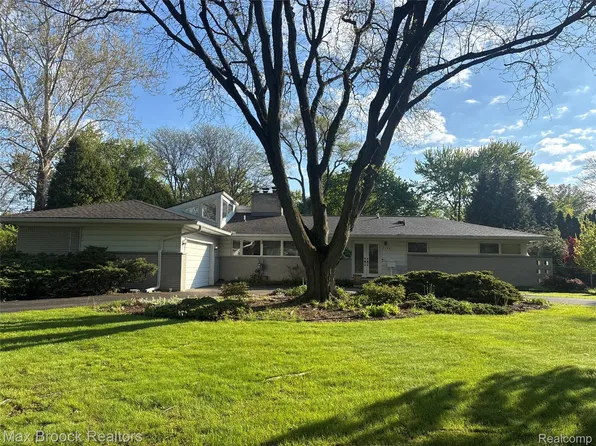 2748 Heathfield Rd, Bloomfield Hills, MI 48301