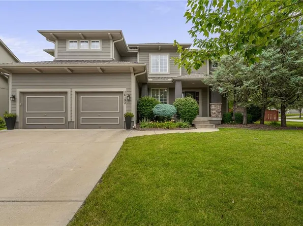 16193 S Laurelwood St, Olathe, KS 66062