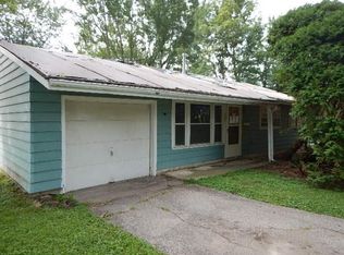 283 Ray Dr NW, Cedar Rapids, IA 52405