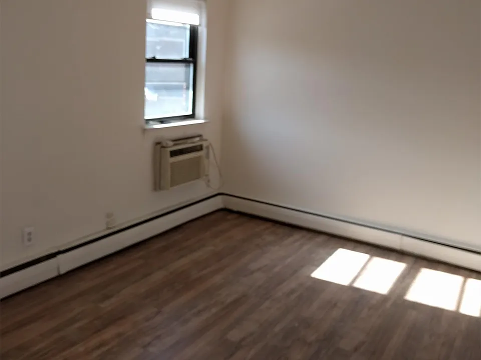901 E Cliveden St #2