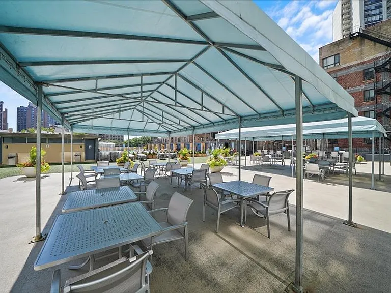 655 W Irving Park Rd #412 — Photo 13