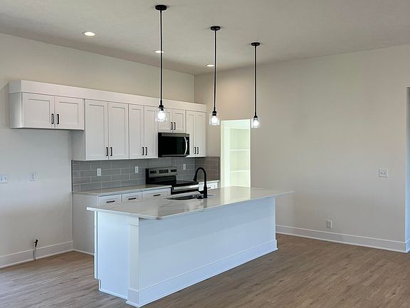 2nd image of 1093 Willow Ave