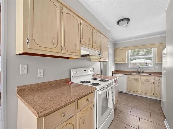 5th image of 487 Scott Dr