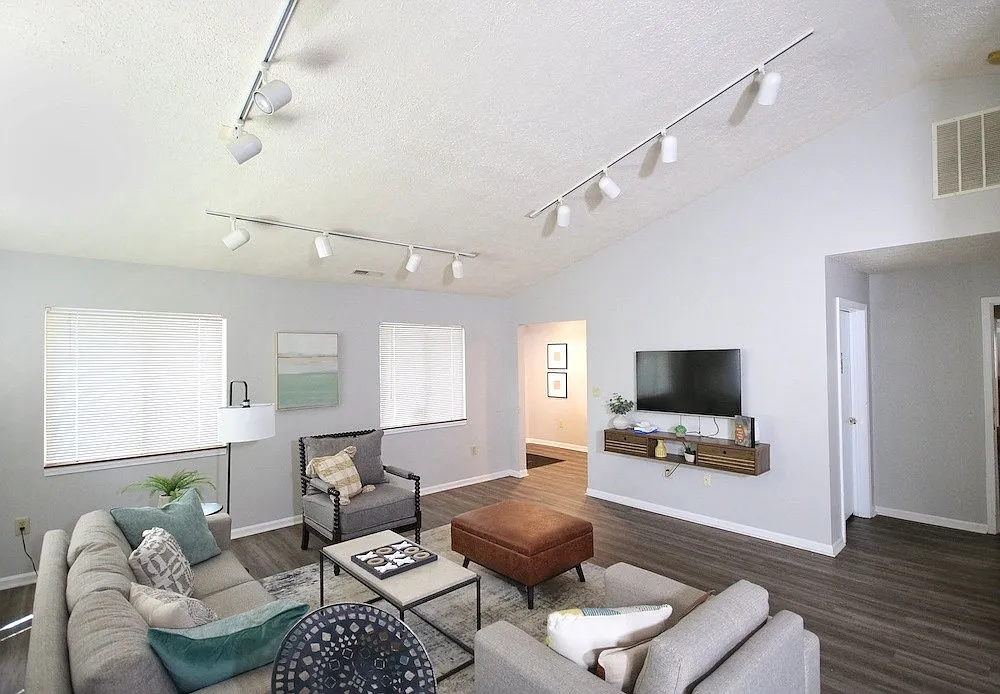 Hazelton Apartments — Photo 4