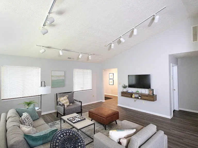 Hazelton Apartments — Photo 4