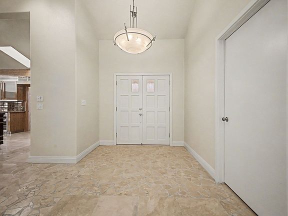 4th image of 3172 Bel Air Dr