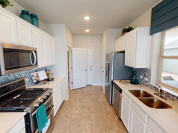 5th image of 8521 Escovedo Dr