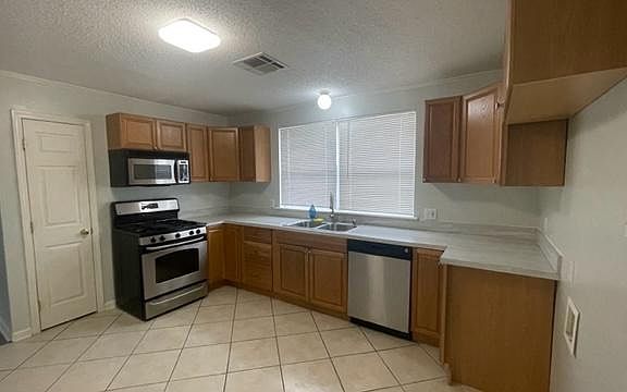 5th image of 2224 Pecan Dr