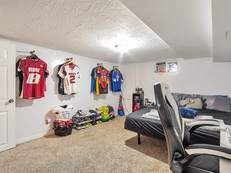 748 E Maple St — Photo 18