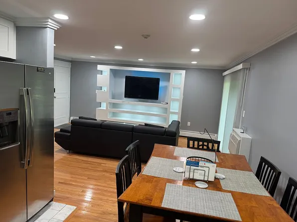 40 Edgelawn Ave APT 4, North Andover, MA 01845