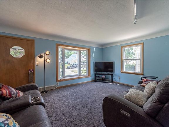 3rd image of 2134 Buena Vista Dr