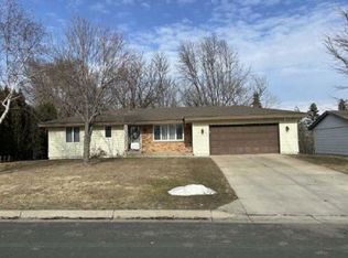1453 Shakopee Ave E, Shakopee, MN 55379