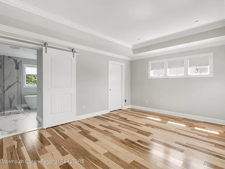 402 6th Ave — Photo 6