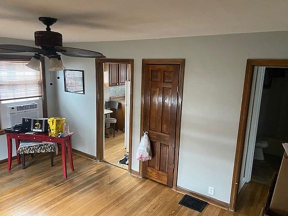 3rd image of 1920 N Auburn St