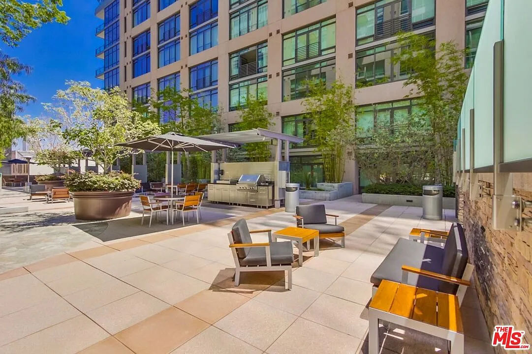 1 bed, 1.0 bath, 1010 sqft, $3,500 — Photo 3