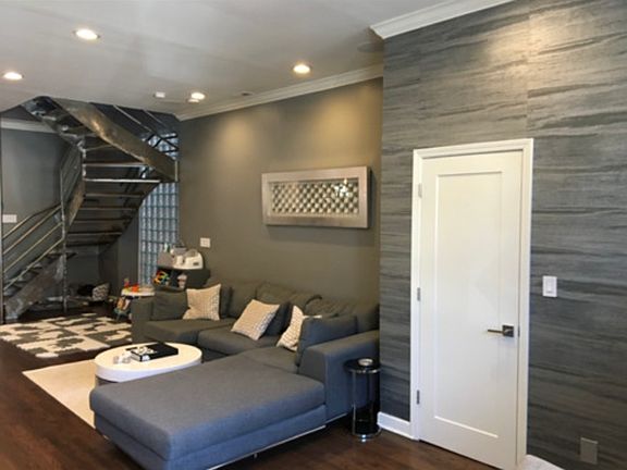 2nd image of 1624 N Claremont Ave #1