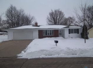 1022 W Fairview Dr, Luverne, MN 56156