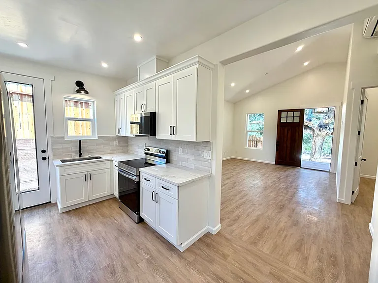 23510 Cava Cir #A — Photo 16