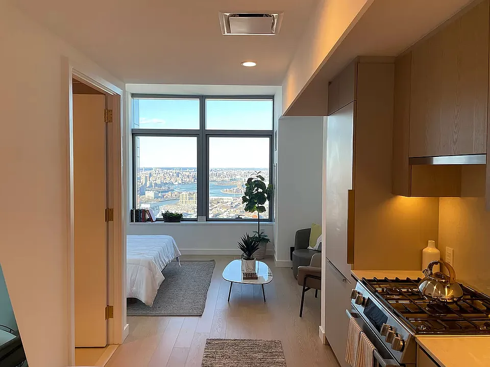 3 Court Sq #5907