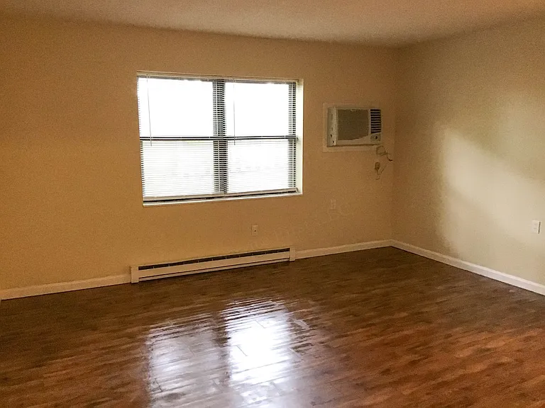 710 Elm Dr — Photo 7